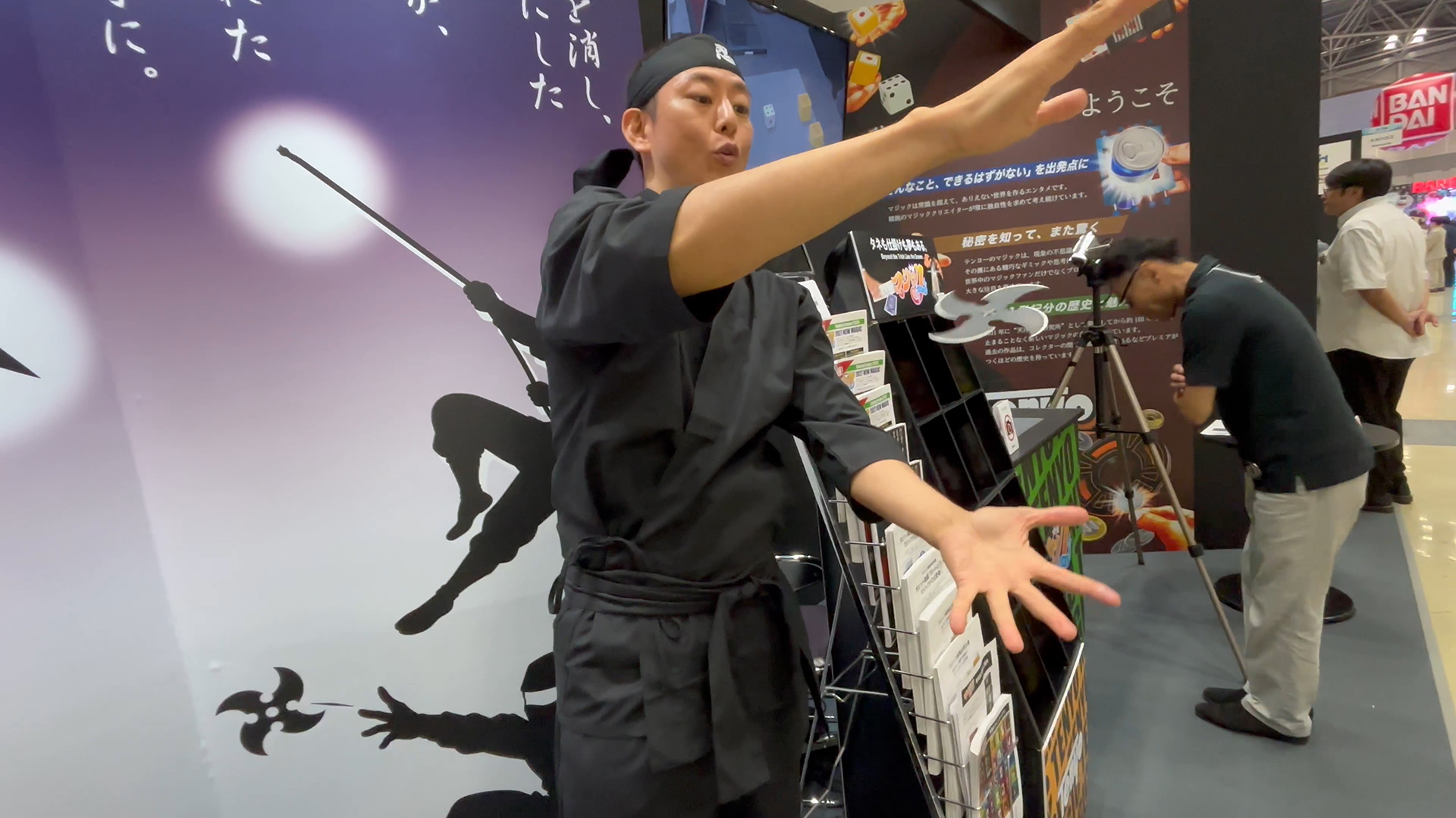 手を触れずに手裏剣を操作する！