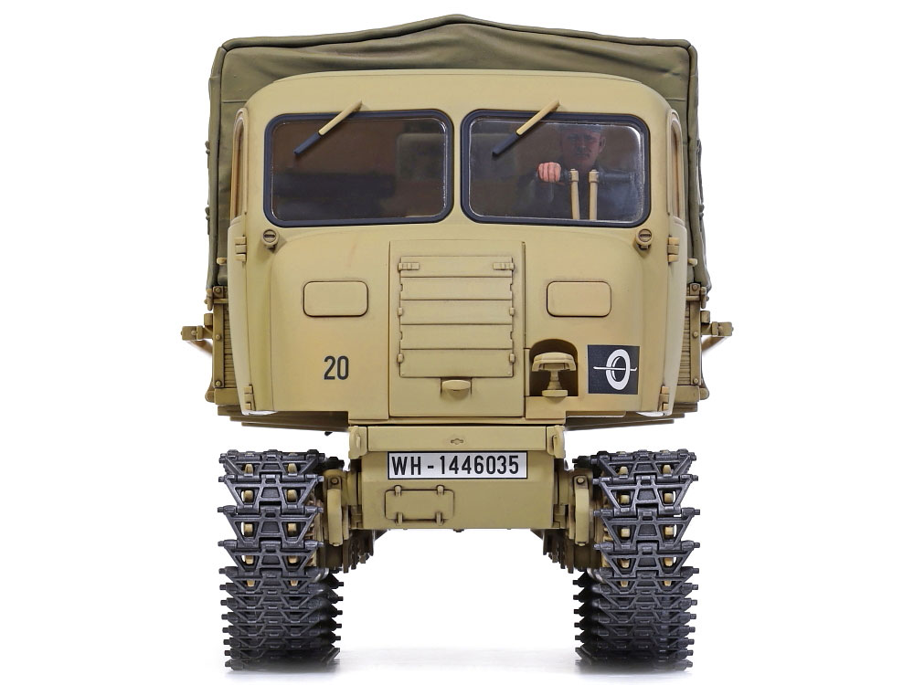 綿密な実車取材に基づき、高い車高や丸みを帯びたプレス製キャビンなど、独特の雰囲気を持つ姿を3Dスキャン技術を駆使してリアルに再現。