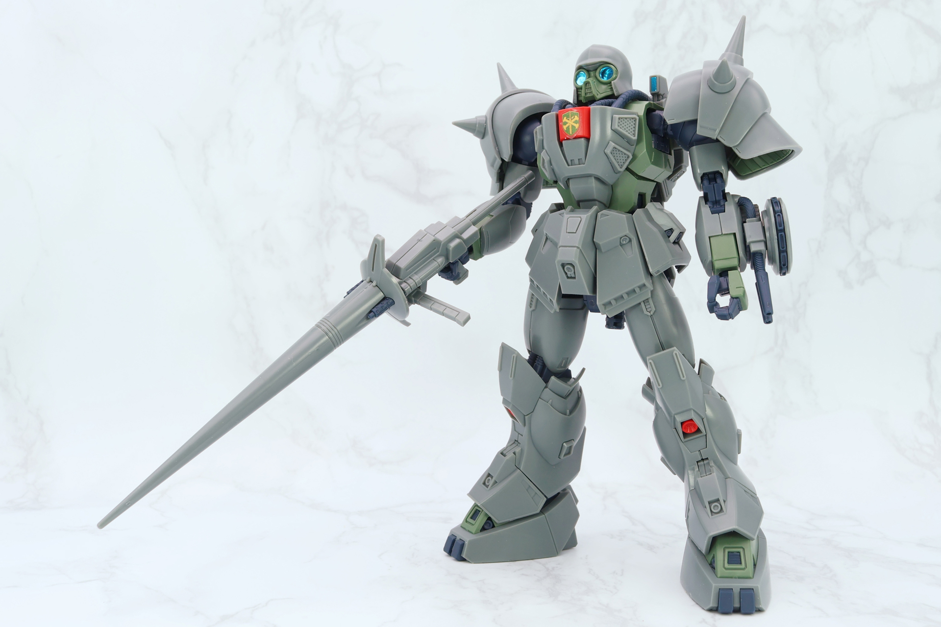「RE/100 1/100 デナン・ゾン」。8月20日発送（1次予約分）。価格は3,300円。プレミアムバンダイ販売商品