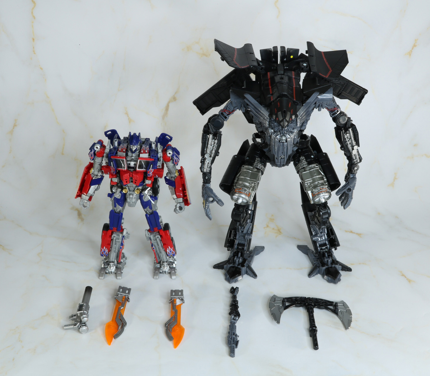 フィギュア本体、武器パーツ