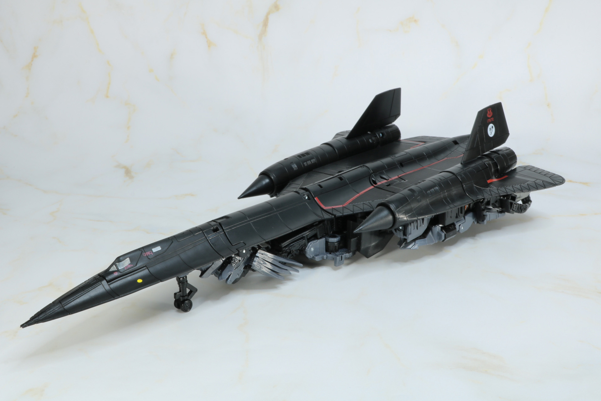 独特なシルエットの「SR-71ブラックバード」の外観が再現されている