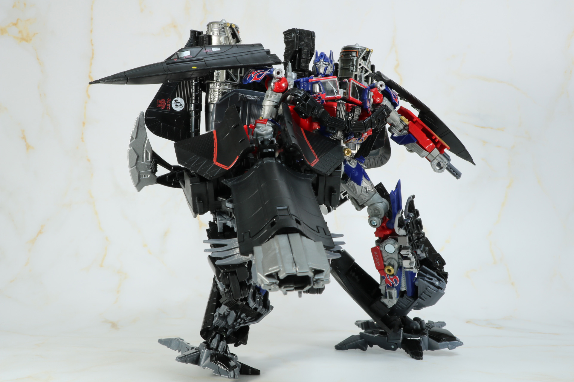 ダイソーのディスプレイスタンドを使用してキャノンを構えることができる