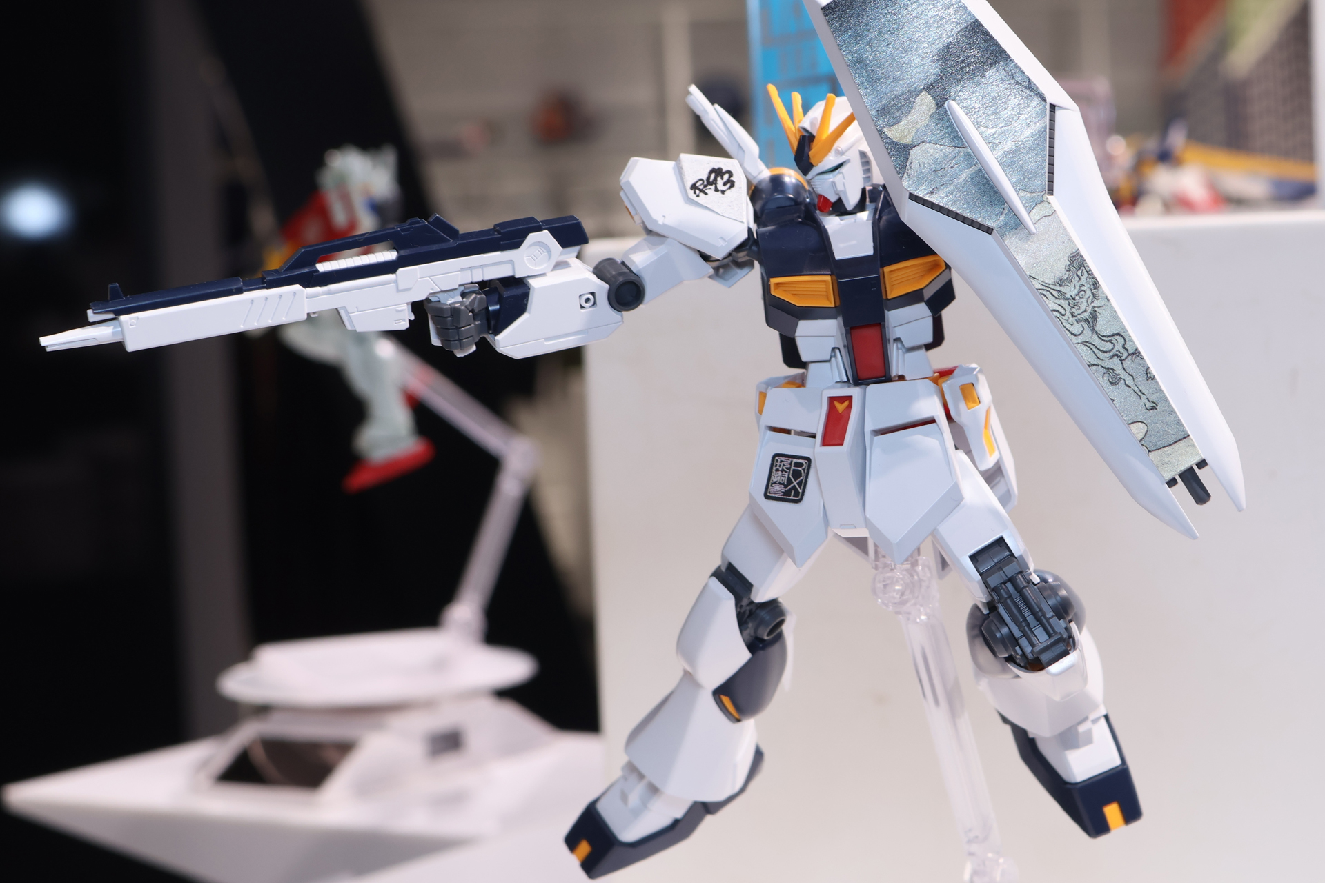 組み立てやすさとプロポーションの良さはEG νガンダムのそれを踏襲