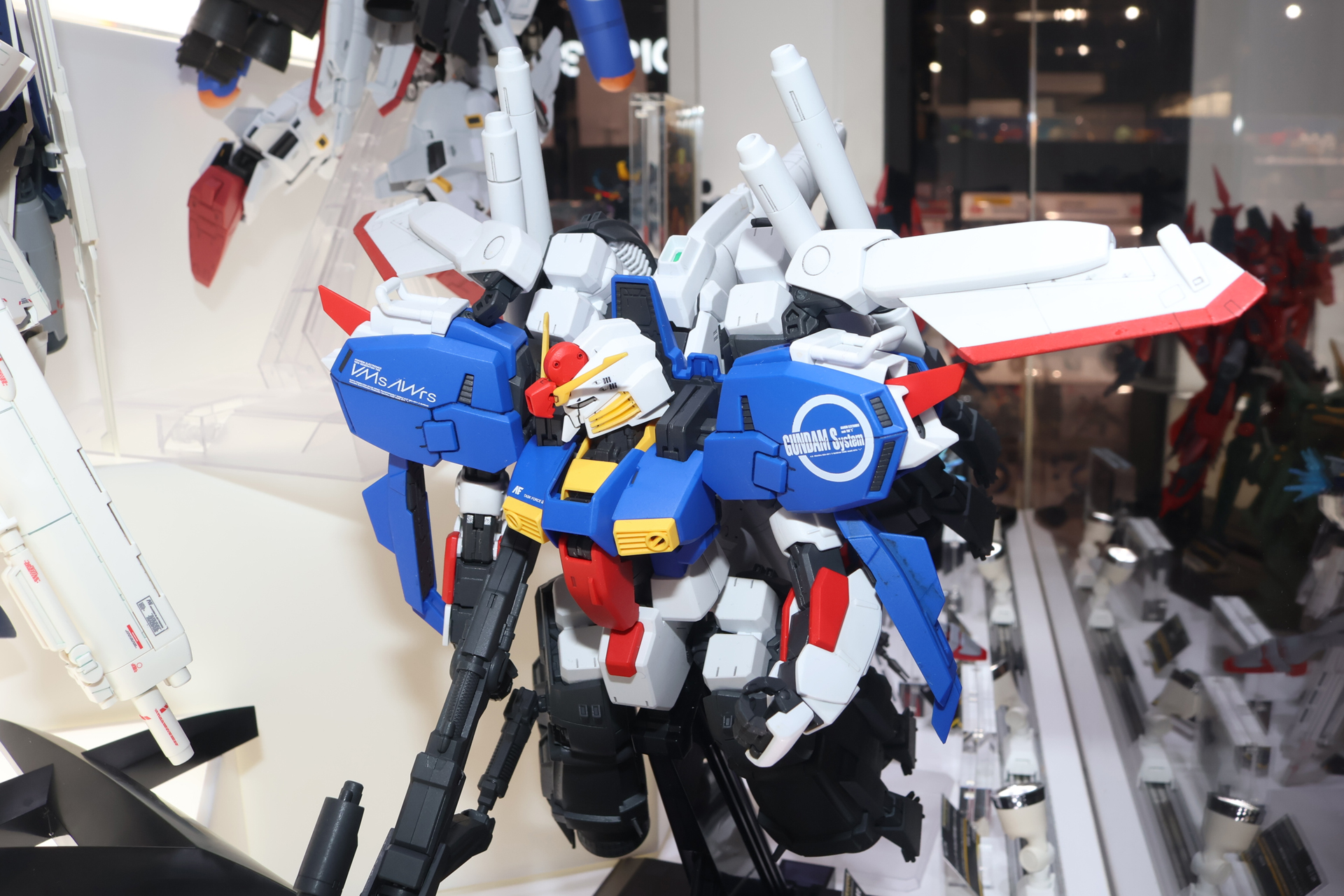 「MG 1/100 Sガンダム ブースター･ユニット装着型」。2014年8月発売