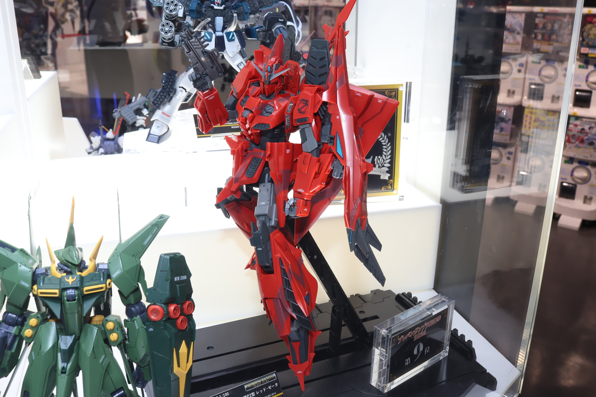 「MG 1/100 ゼータガンダム3号機P2型 レッド･ゼータ」。2015年6月発売