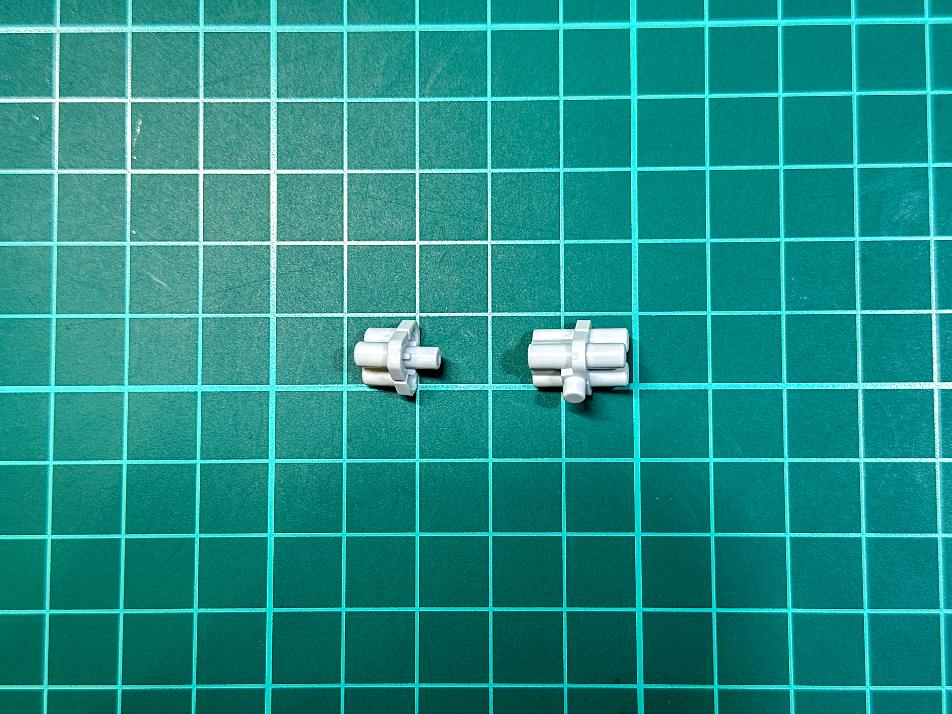 グレネードの組み立ては前後分割です。