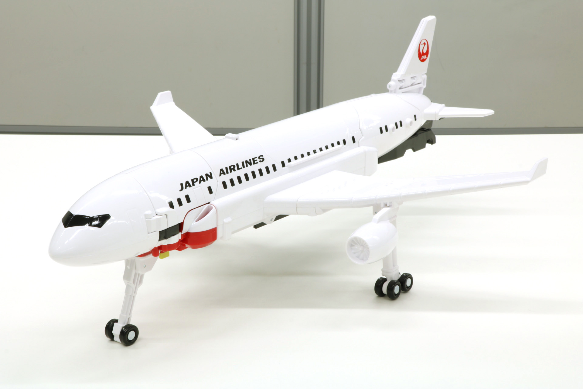 JALの国内外を飛び回るジェット旅客機を再現
