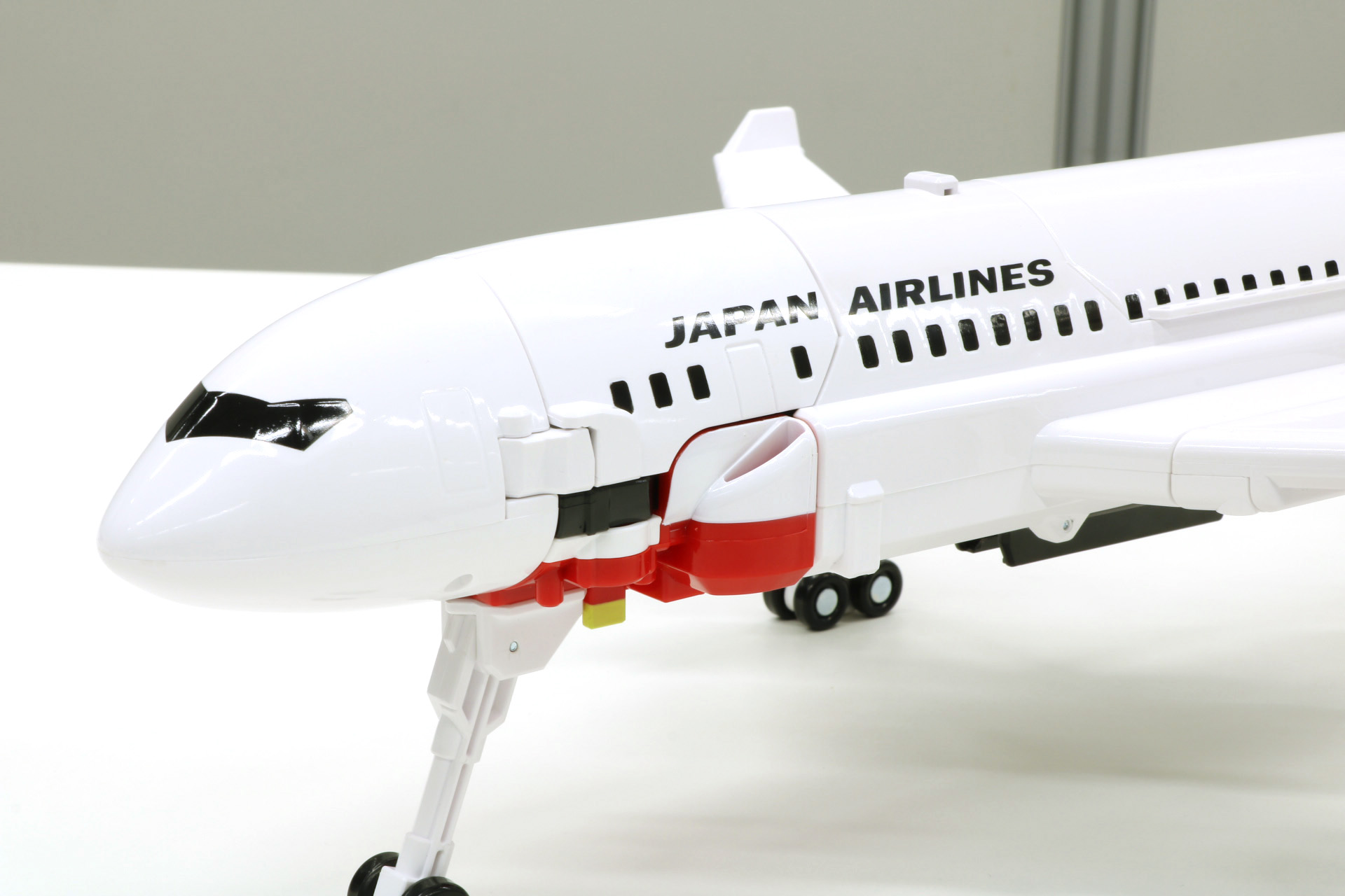 胴体の「JAPAN AIRLINES」の文字