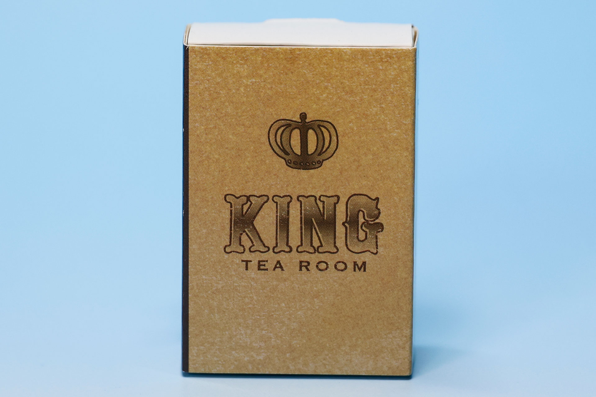 王冠と「KING TEA ROOM」の文字が入った箱