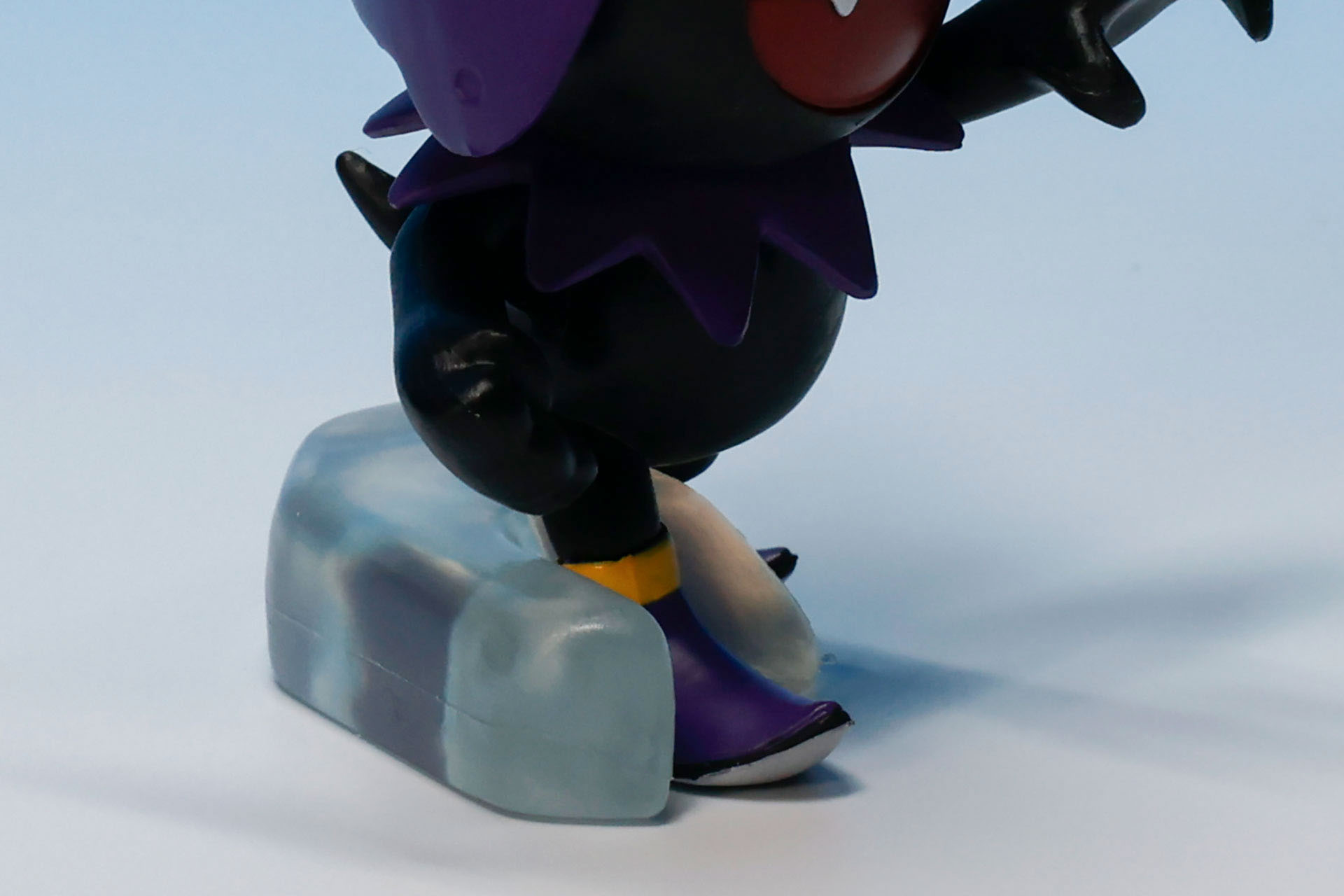 こちらにもフィギュアを安定させるための台座が付属する