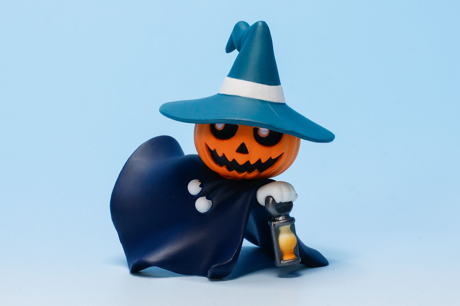 魔法使いのような姿をしたジャックランタン
