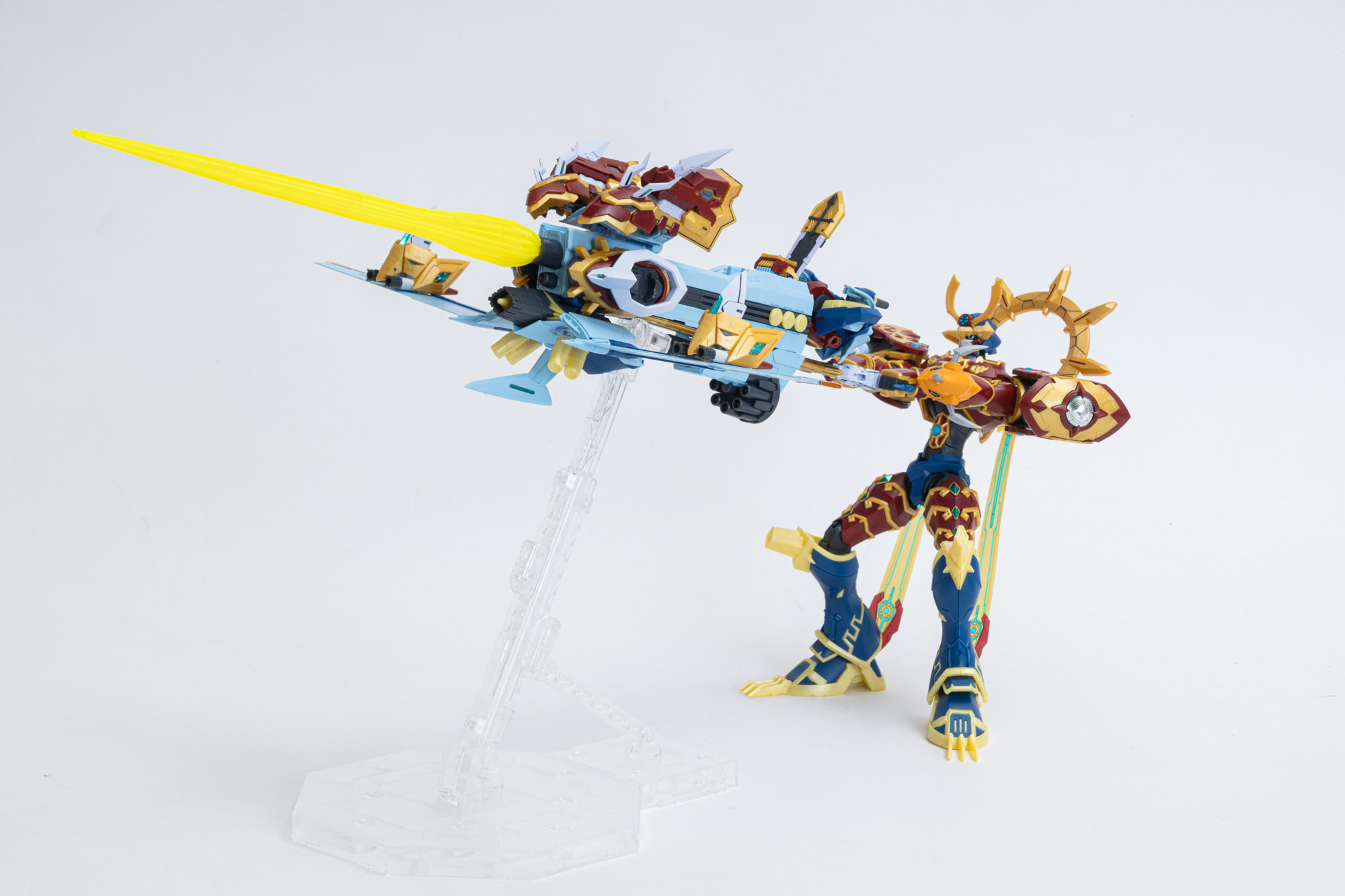 ゼロアームズ:オロチを持たせるとこの迫力。安定感も抜群だ。
