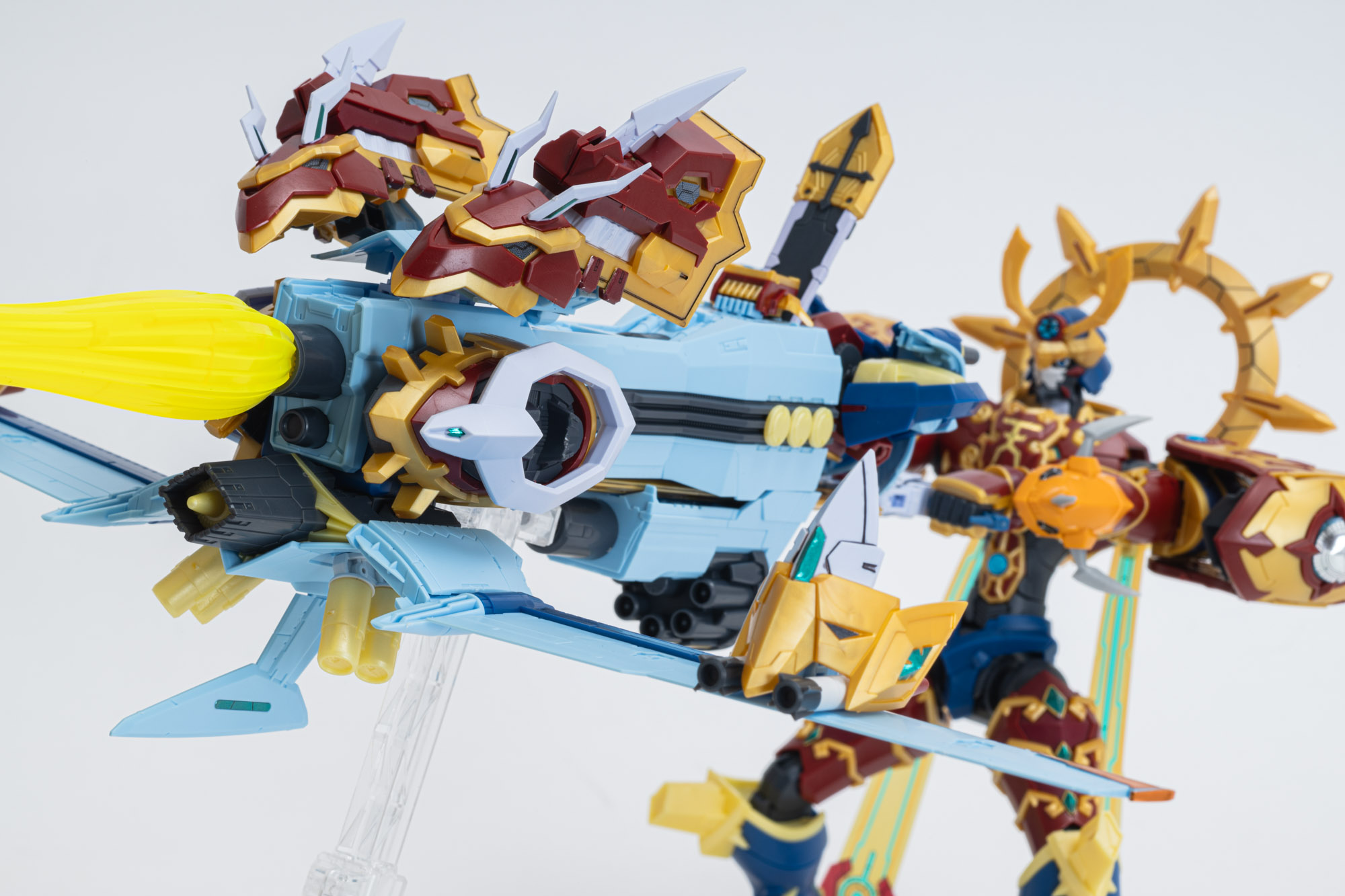 ゼロアームズ:オロチを持たせるとこの迫力。安定感も抜群だ。