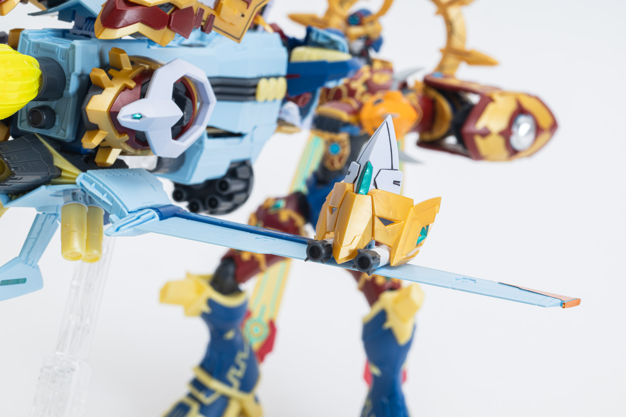 こちらはマグナガルルモンの要素が多い構成になっている。武器まで2体のデジモンから構成されているところが非常に面白い。