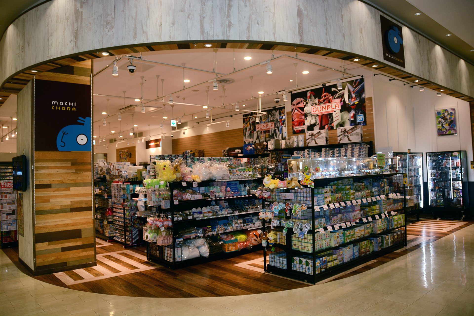ファミリー向けの客層を意識し、以降のフォーマットを確立した「まちキャラ コクーンシティ店」