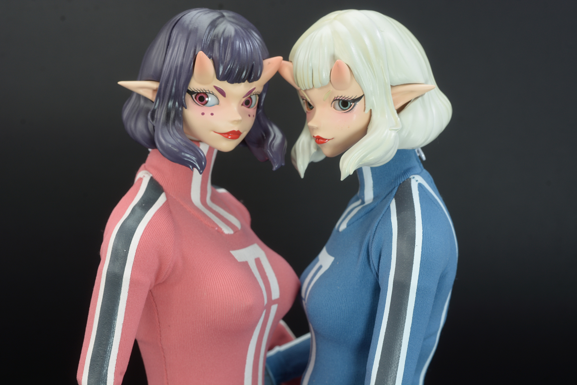 左が姉のユミ、右が妹のユキ。ハイクオリティな2人のフィギュアの魅力を紹介していこう