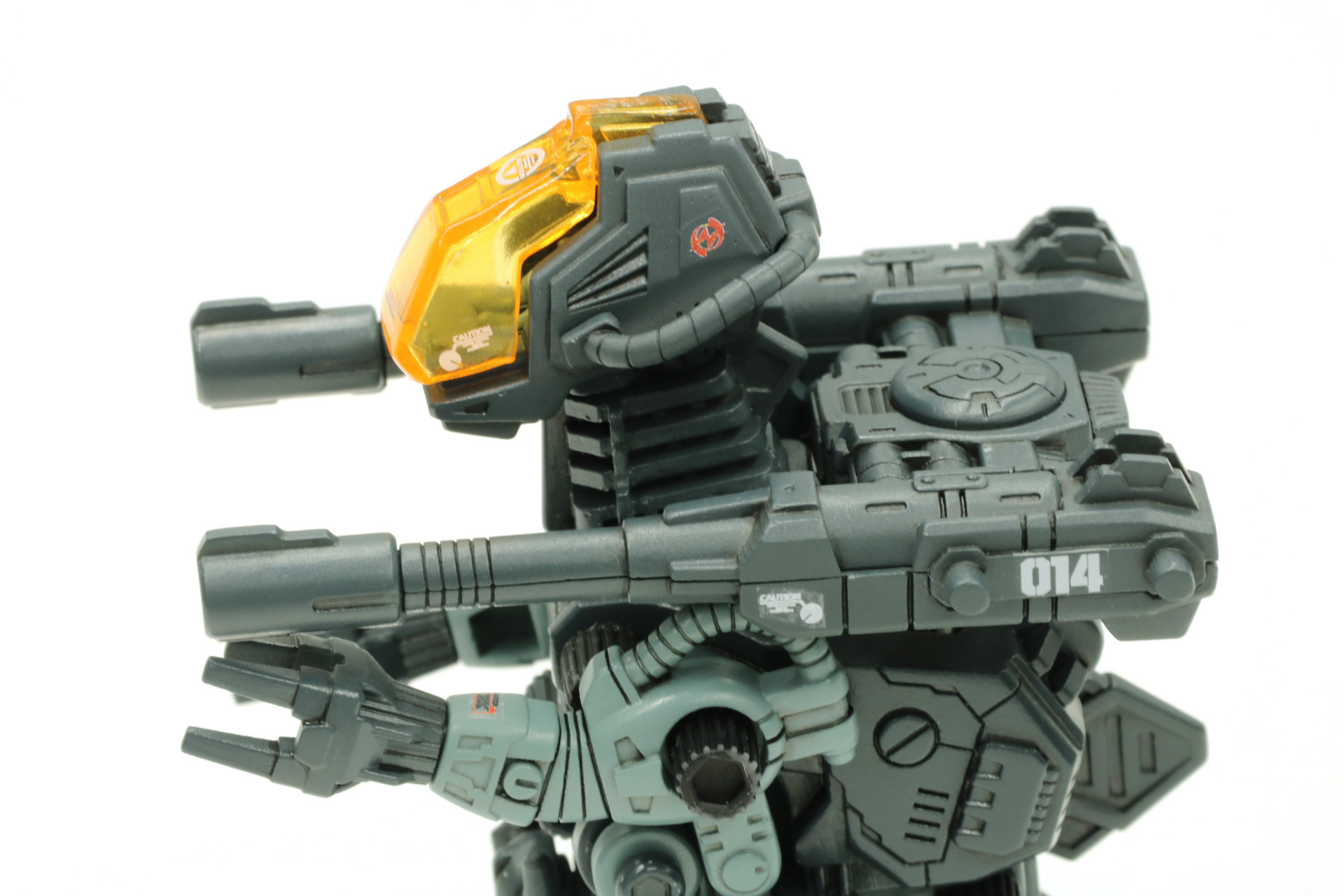 キャノンの側面にある2本のジョイントは「ゾイドワイルド」シリーズにも対応