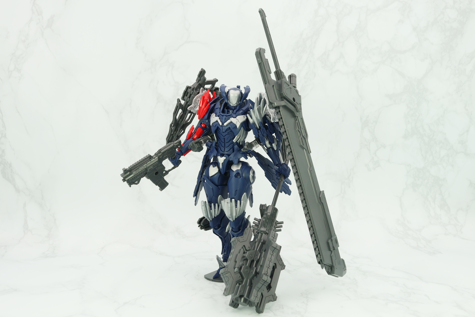 同時発売の「30MM オプションパーツセット DAEMON X MACHINA TS WEAPON SET 01」の武器を装備させ、より凶悪な姿を演出してみた