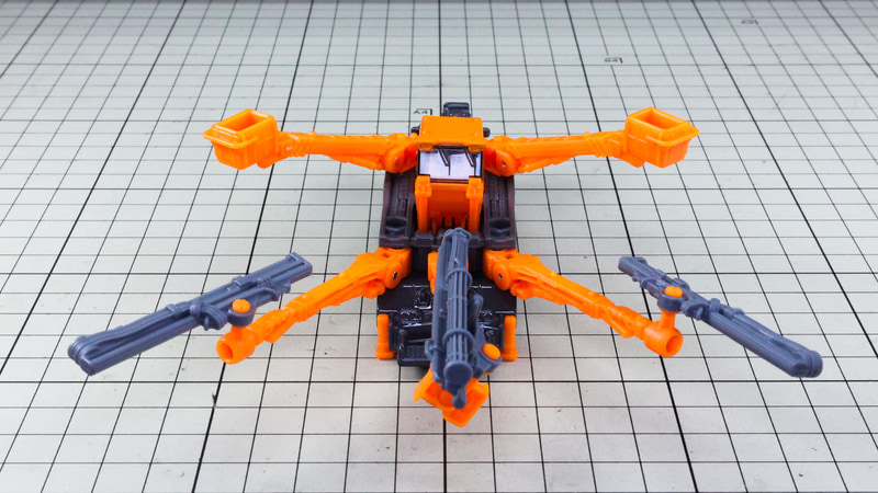 フロント：ロボット的に見える