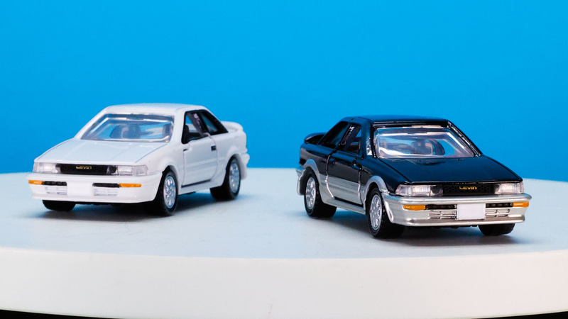 実車が登場したのは1987年。バブル景気に乗り、華やかな時代のクルマです