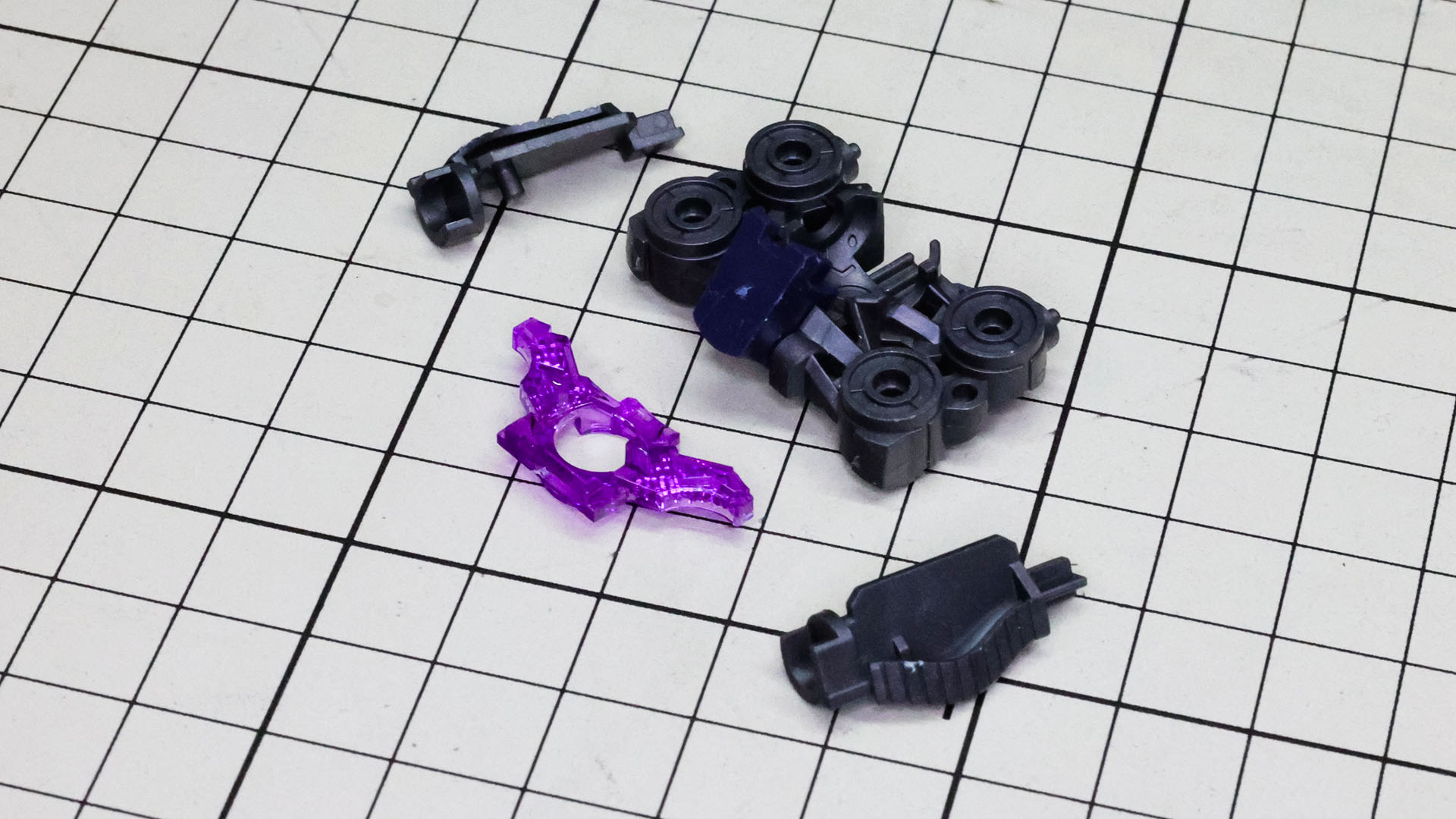 胸部メガ粒子砲のメカフレームを組んでいきます