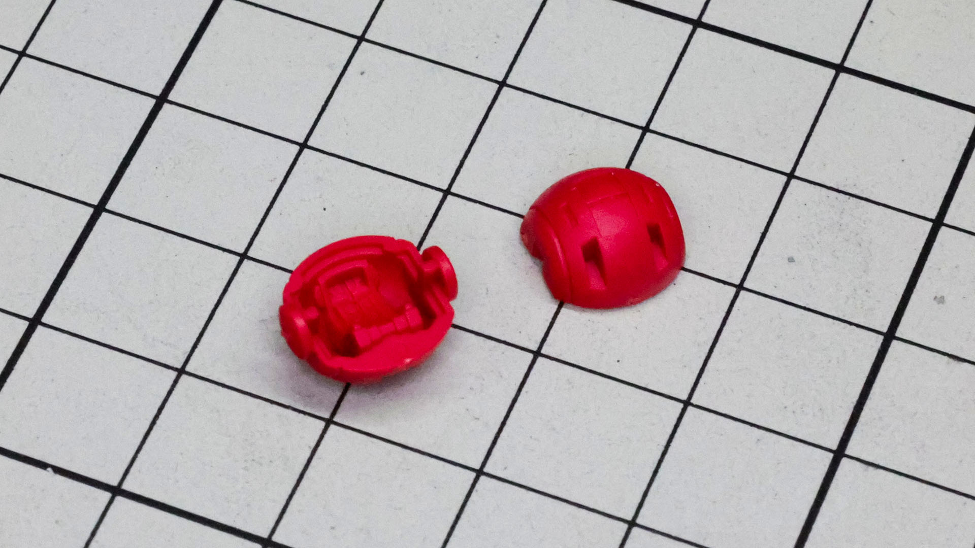 コックピットは内部にシートのモールドが！これ見えなくなっちゃうんです……