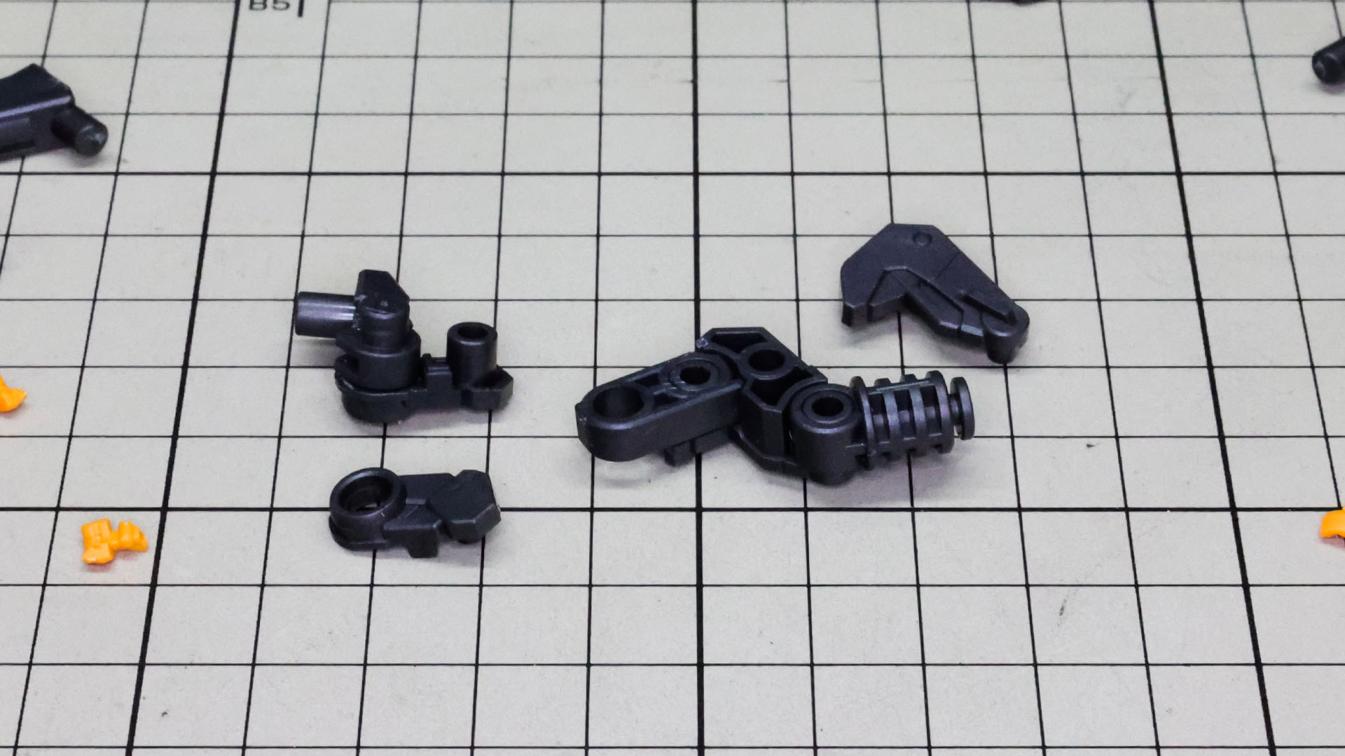 クシャトリヤ本体と接続するアームを組んでいきます