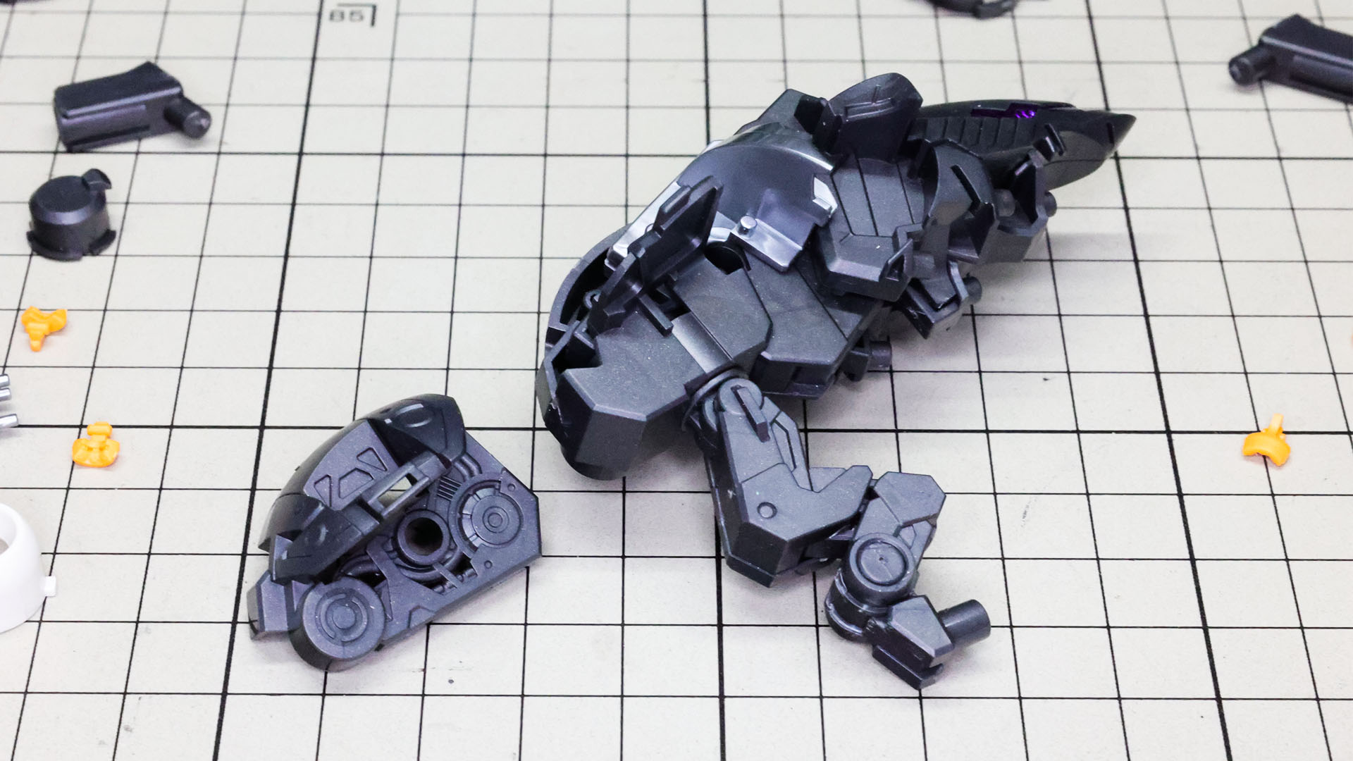 バインダー本体のメカフレームが組み上がっていきます