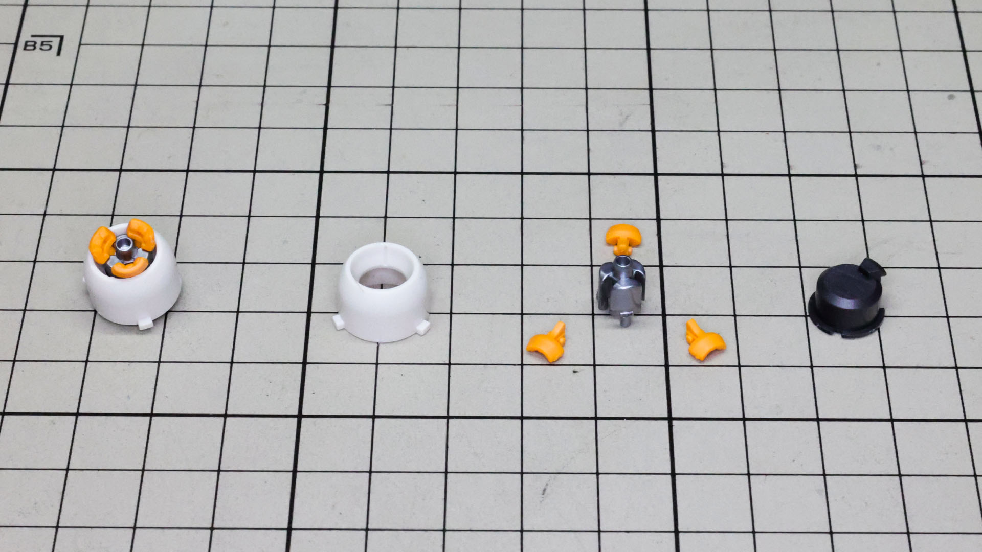 メガ粒子砲のこのパーツ分割を見よっ！なんと砲口が開くギミックがあります