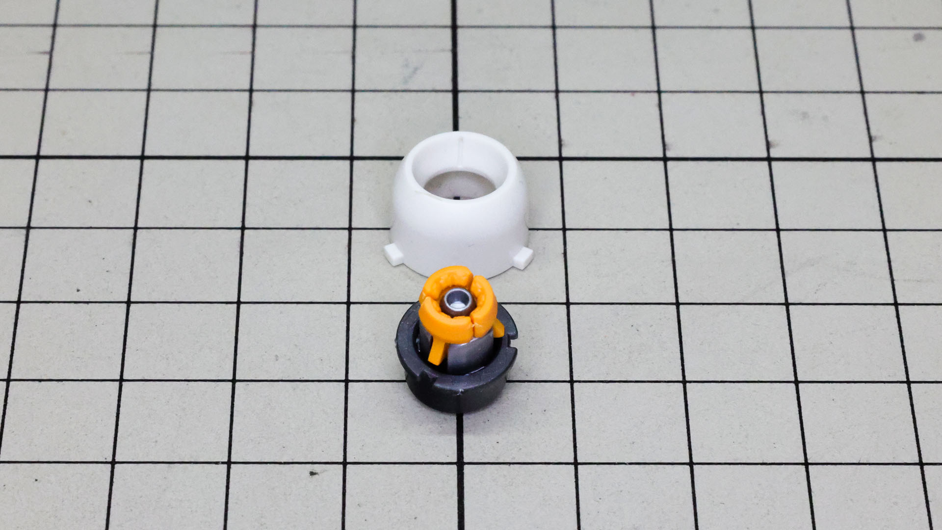 基部を組んで砲口ガードを取り付けます