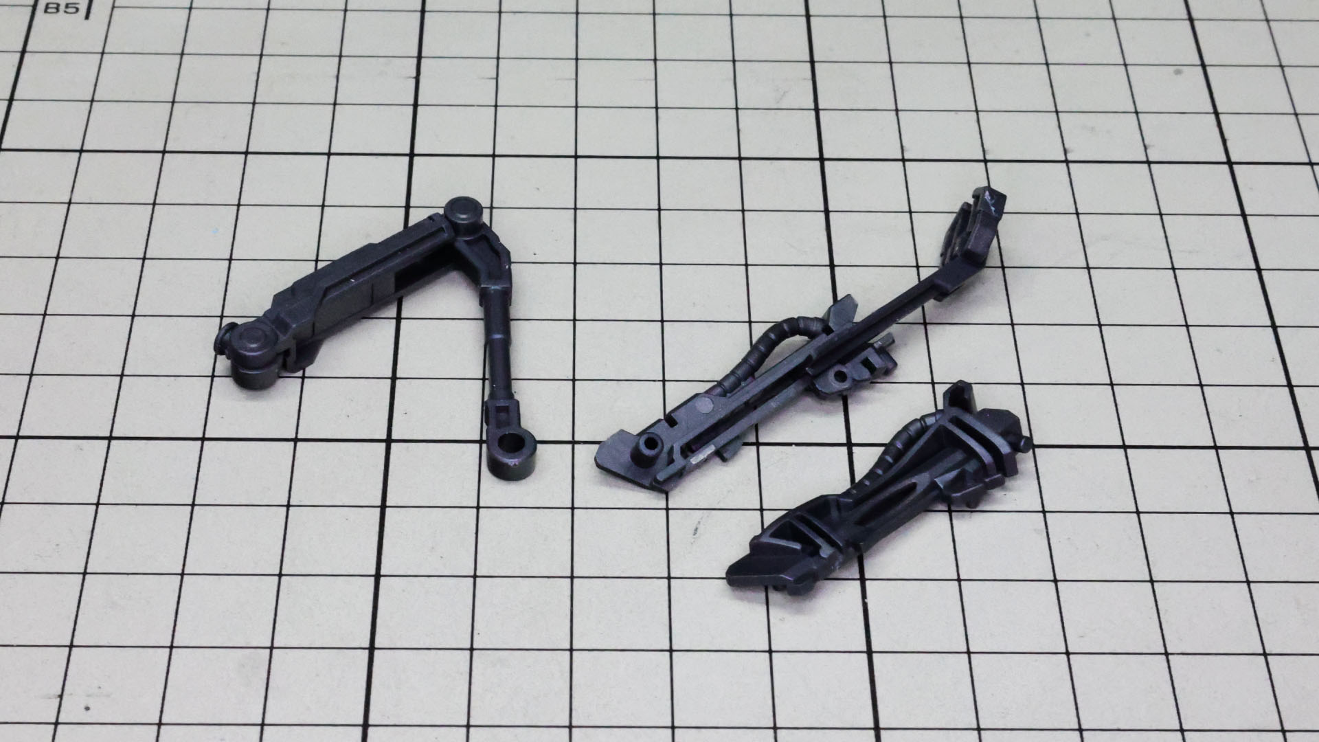 サブアームのメカフレームを組んでいきます