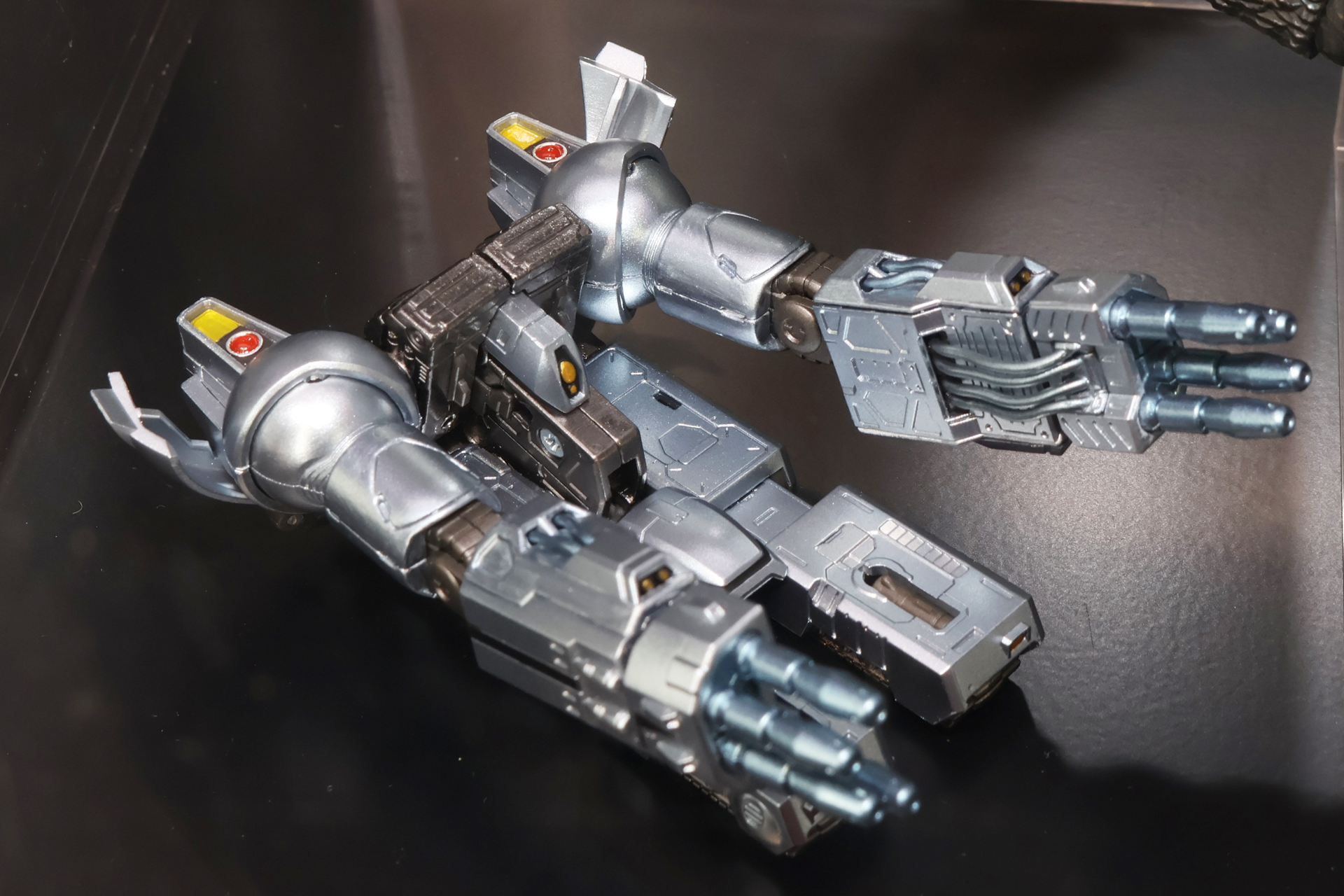 腕と胴体になるガンダルヴァ