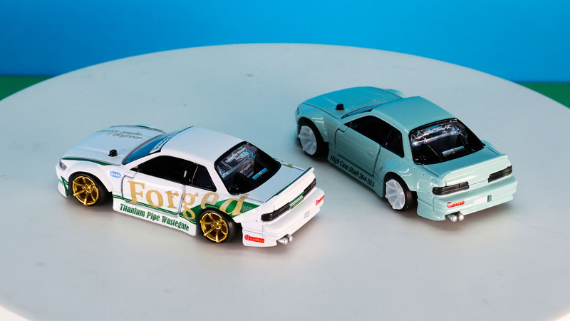 S13自体のスタイルはシュッとしていますがオーバーフェンダー化でがらりと印象が変わります