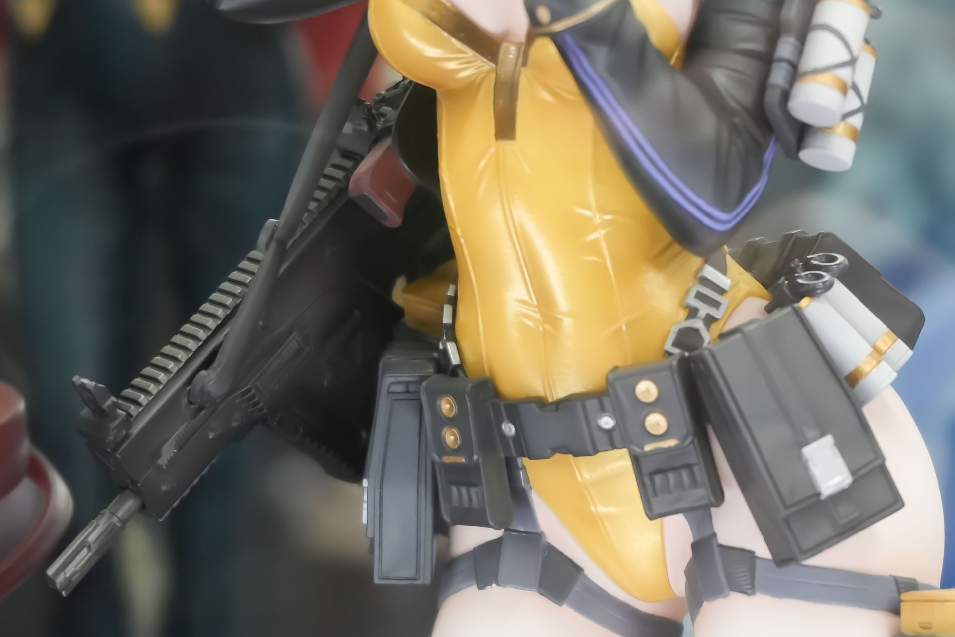 腰まわりにはポーチなどの装備品がびっしり