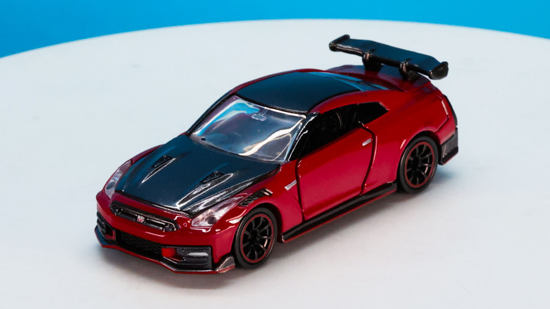 レッド×ブラックの鮮烈なR35 GT-R NISMO！