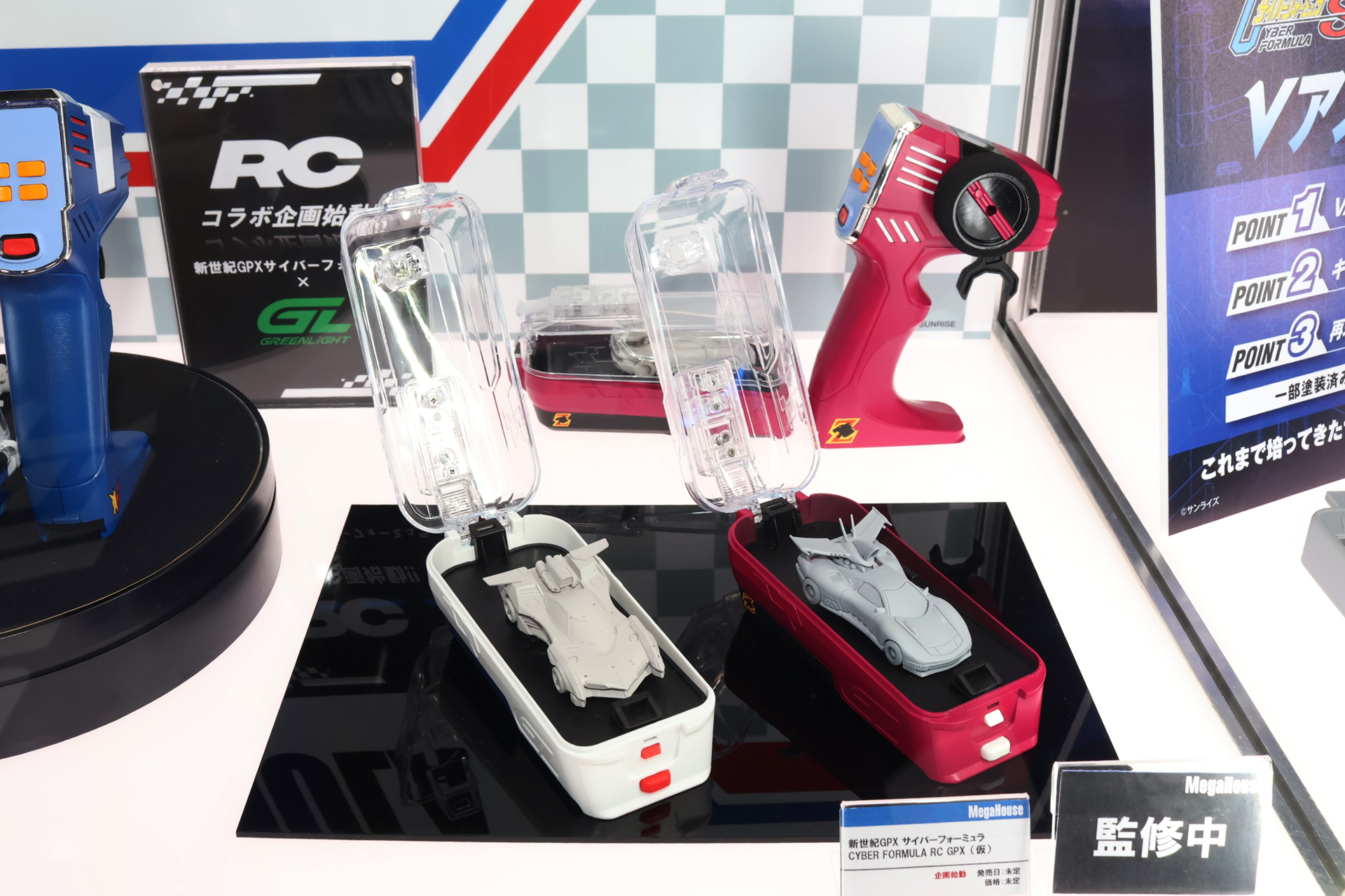 アスラーダG.S.XとプロトジャガーZ-6の試作品が展示されていた