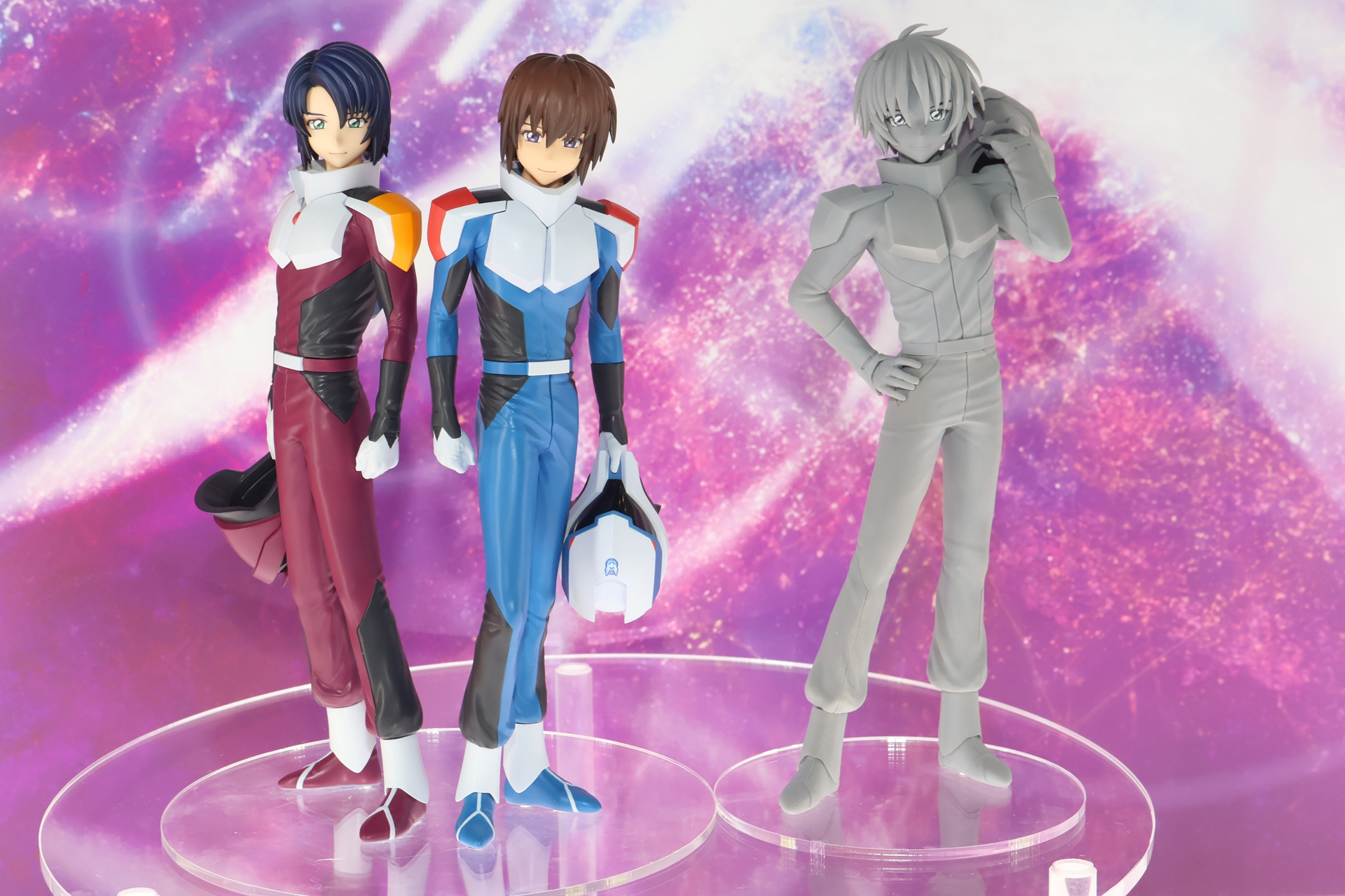 「Lucreaらいと」シリーズの新作、「シン・アスカ パイロットスーツVer.」（右）