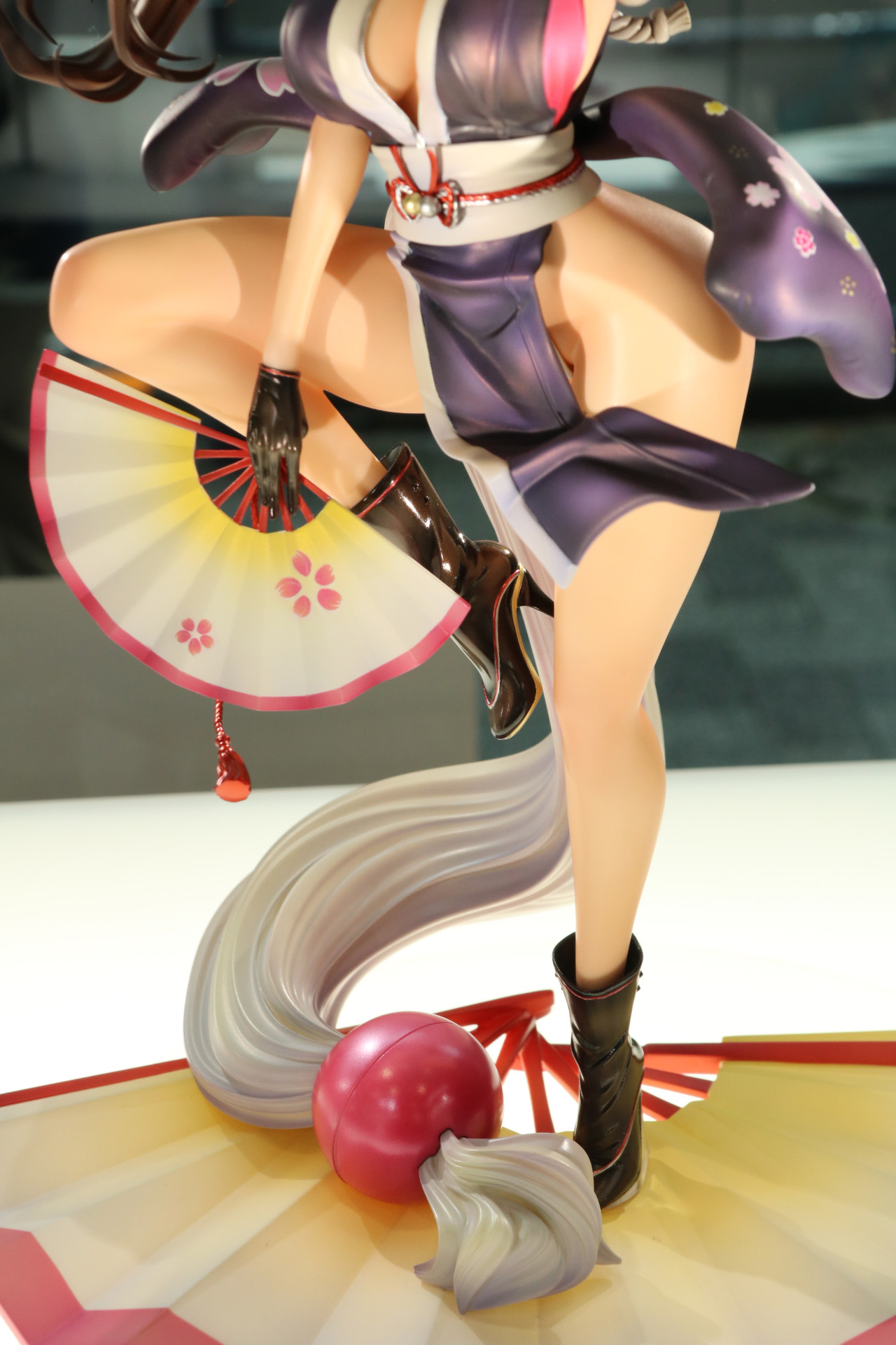 脚線美も作り込まれている