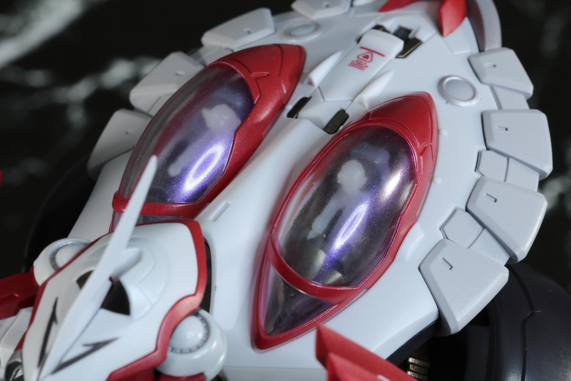 パイロットフィギュアが透過して見える