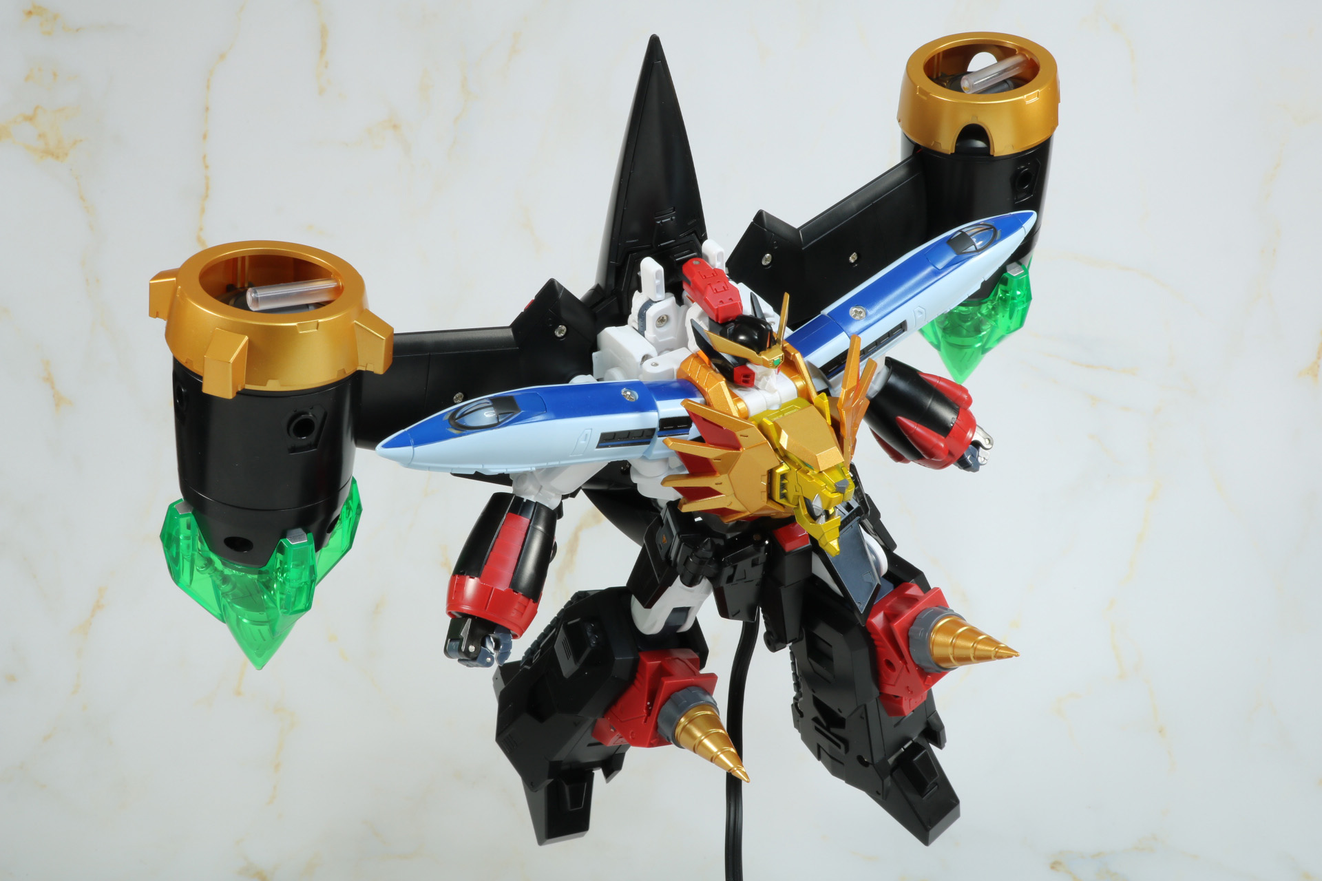 飛行をイメージしたポージング※ダイソーのディスプレイスタンドは別売りです