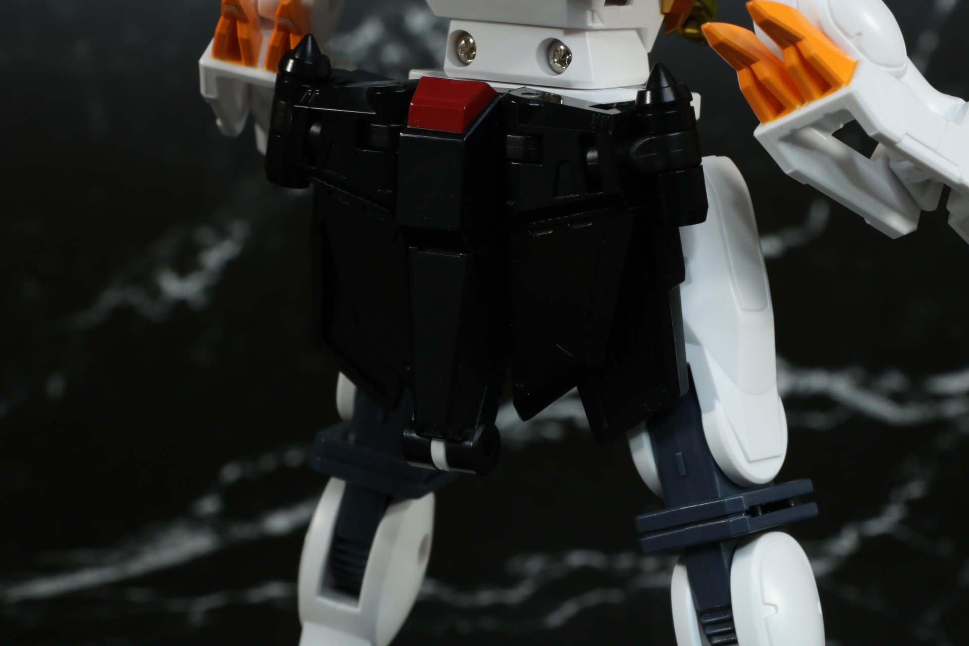 腰のアーマー