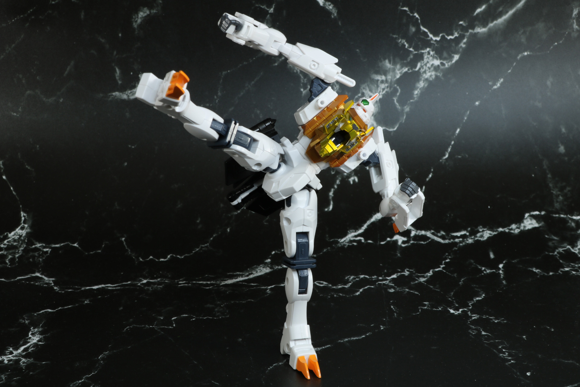 ハイキックポーズ