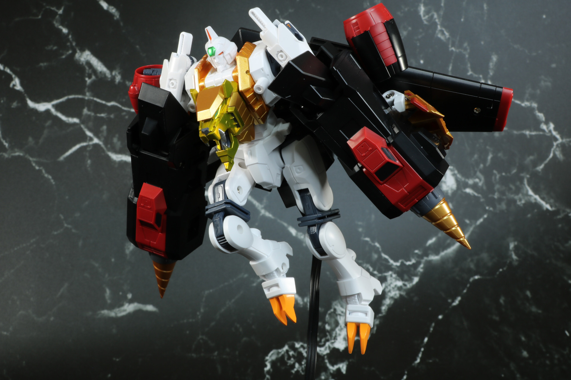 ドリルガオー、ステルスガオーの両方を装着することもできる※ダイソーのディスプレイスタンドは別売りです