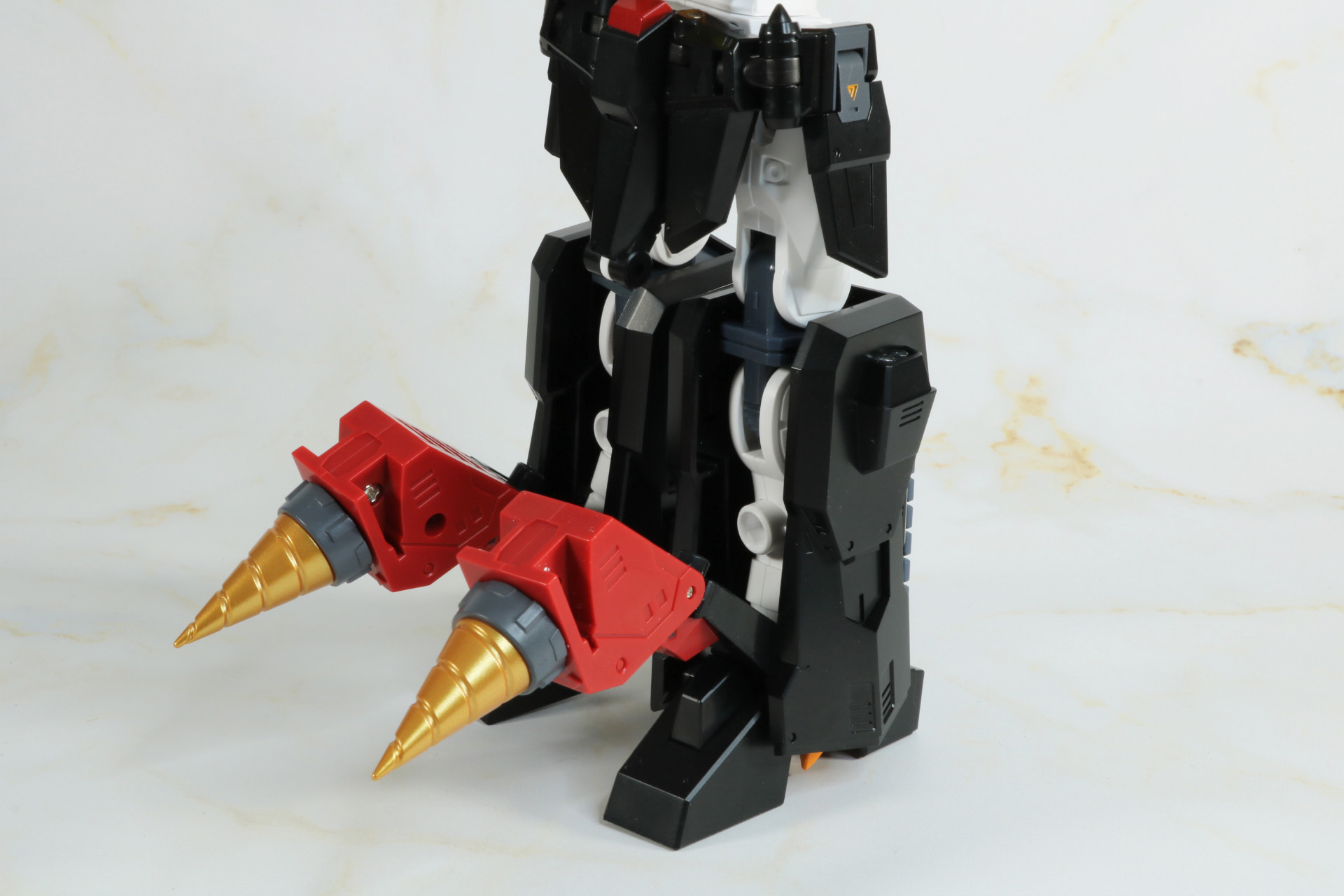 「ガイガー」の脚部を収納