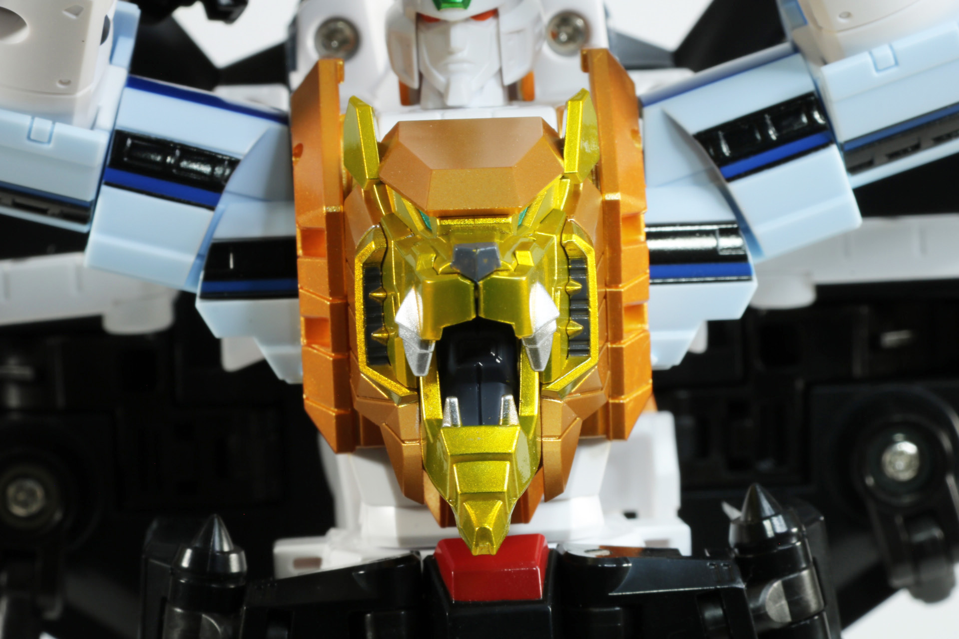 「ステルスガオー」のタテガミパーツを展開