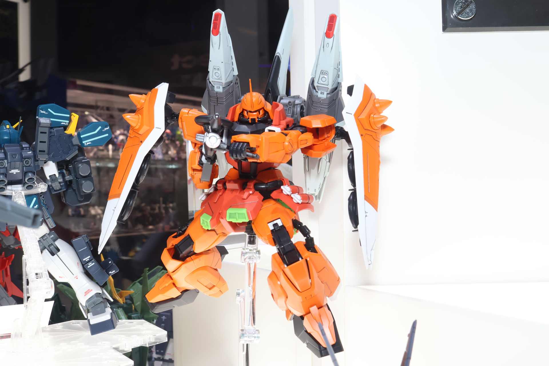 「MG 1/100 ブレイズザクファントム(ハイネ・ヴェステンフルス専用機)」。9月18日発送（1次予約分）。価格は5,390 円。プレミアムバンダイ販売商品