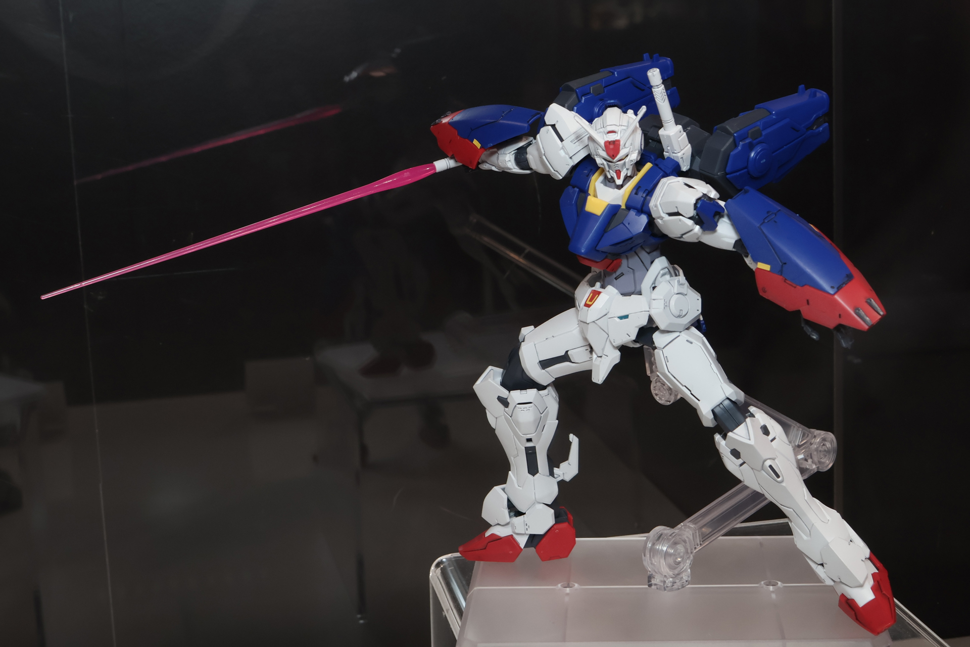 展示の試作品で分かる武装はビーム・サーベルのみ