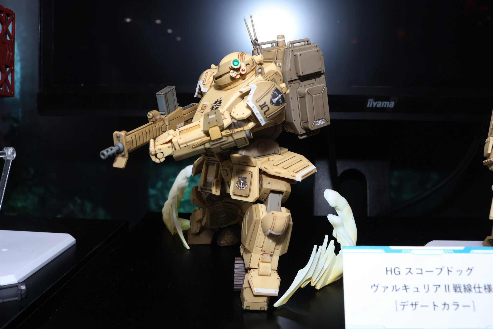 降着ポーズのほか、ターレットスコープ、アームパンチ、パイルバンカー、ミッションパックの可動ギミックも搭載する