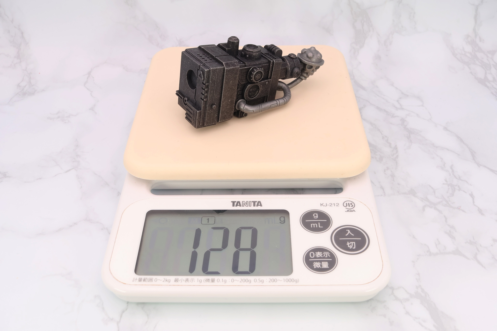 重量は128gで一番重い。素材は亜鉛合金、ステンレス、銅となる
