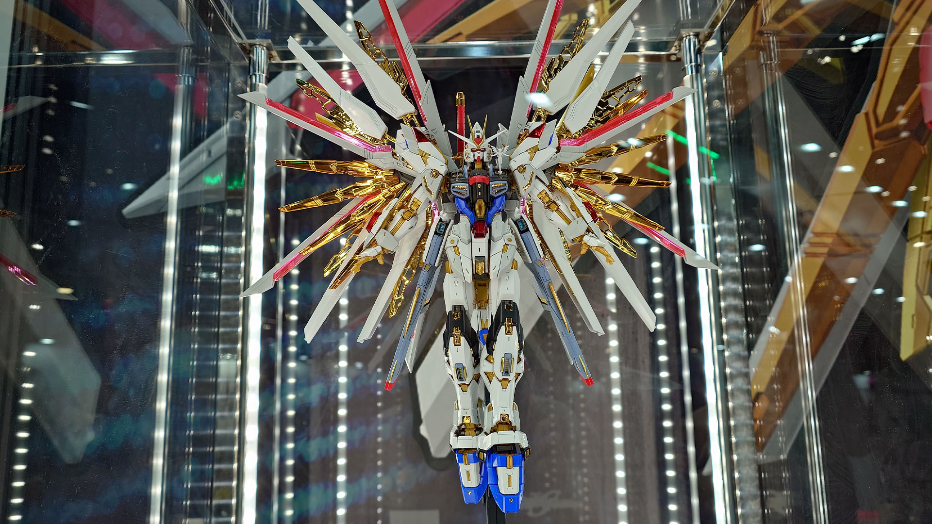 神々しさを醸し出すガンプラ誕生。これが塗装や接着の必要もなく組み上がるというのが信じられない……